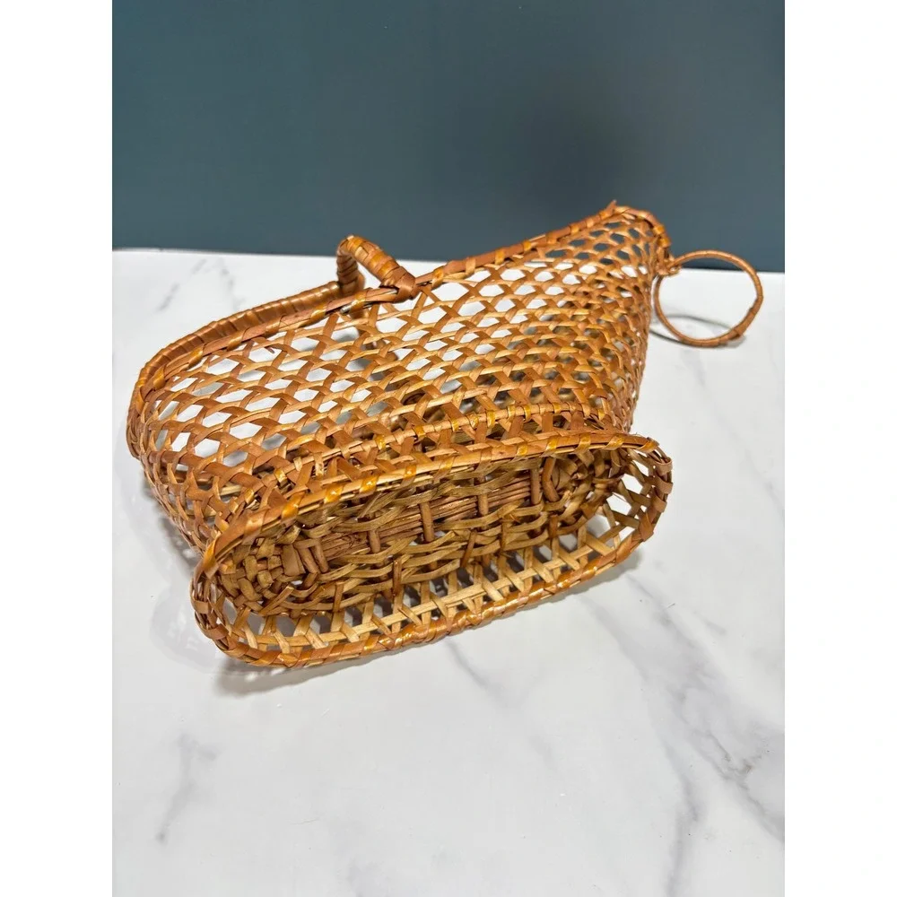 Vintage Wicker Wine Bottle Cradle Holder Woven Rattan Pourer Basket with Handle